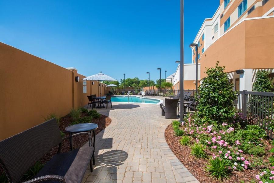 Отель Courtyard By Marriott Колумбус Экстерьер фото